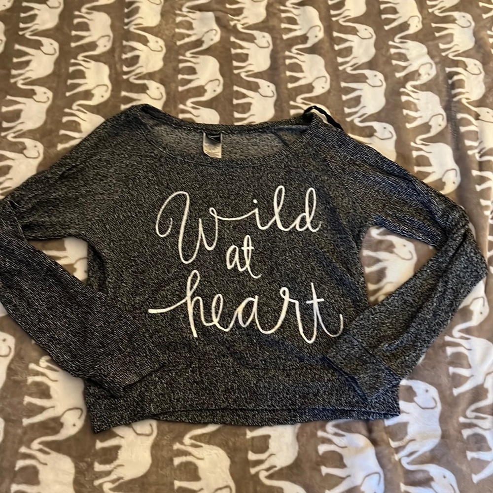 🤩Wild at heart long sleeve. Grey and black. Off the shoulder